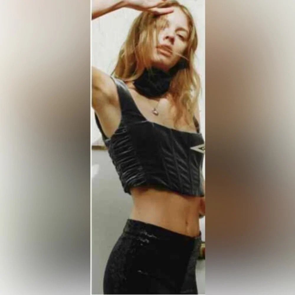 NWT HOUSE OF HARLOW 1960 Velvet Ruched Corset Crop Top Black Size Medium New